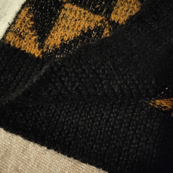 South Wool Hand Knit Geo Pattern Cardigan, Size M - Picture 7 of 11